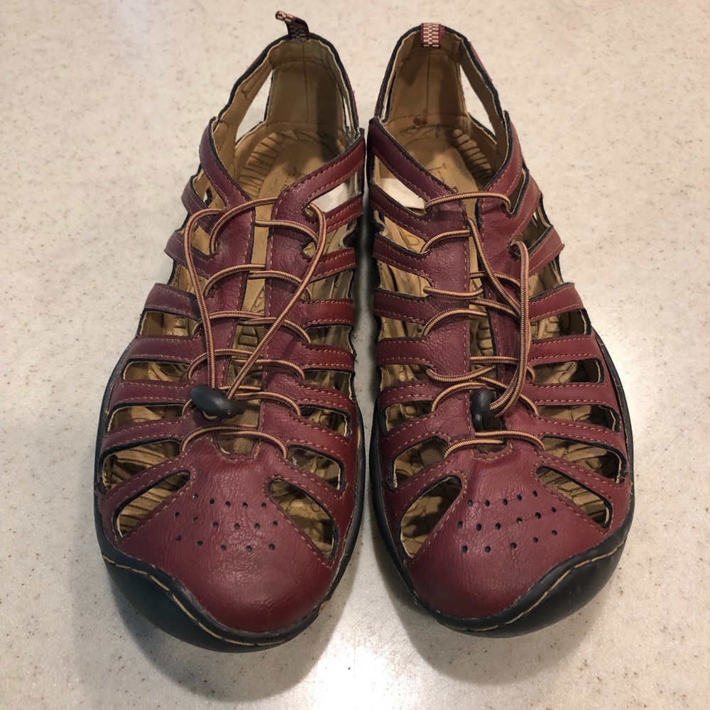 Jambu barefoot design sandal maroon sz 7